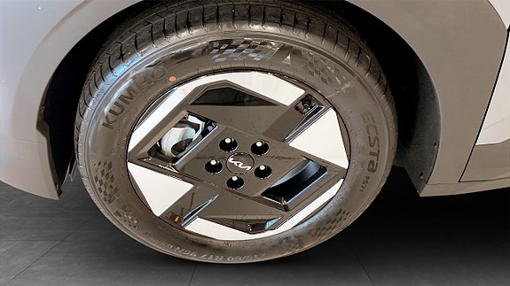 Kia EV3 9 of 13