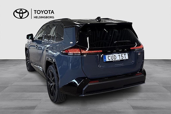 Toyota RAV4 6 of 15