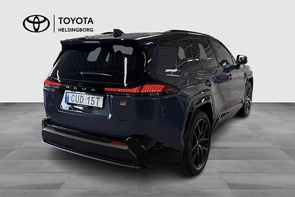 Toyota RAV4 4 of 15