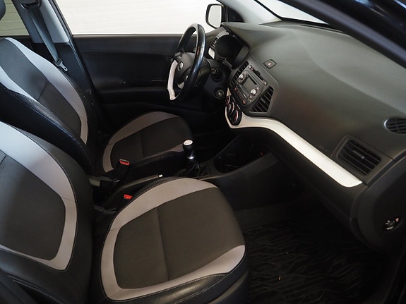 Kia Picanto 9 of 20