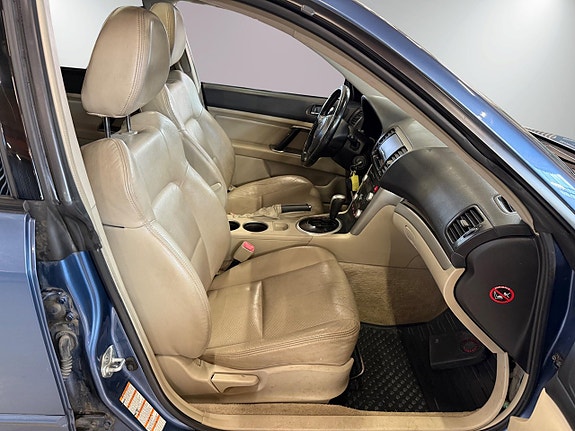 Subaru Legacy 16 of 18