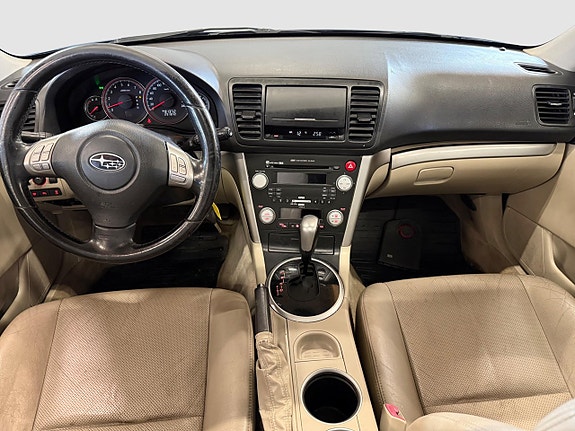 Subaru Legacy 12 of 18