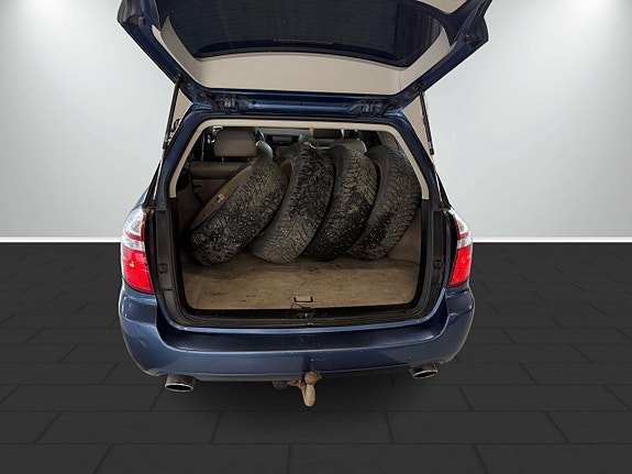 Subaru Legacy 6 of 18