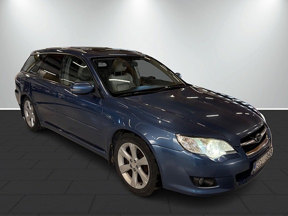 Subaru Legacy 4 of 18