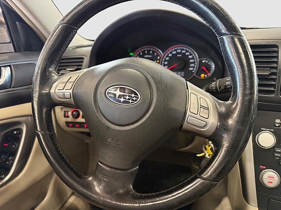 Subaru Legacy 13 of 18