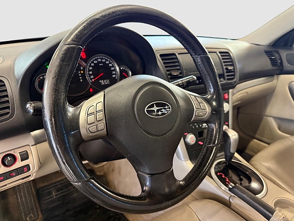 Subaru Legacy 10 of 18