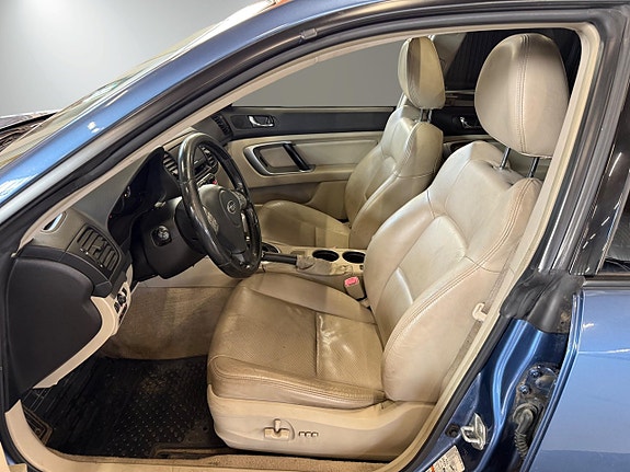 Subaru Legacy 8 of 18