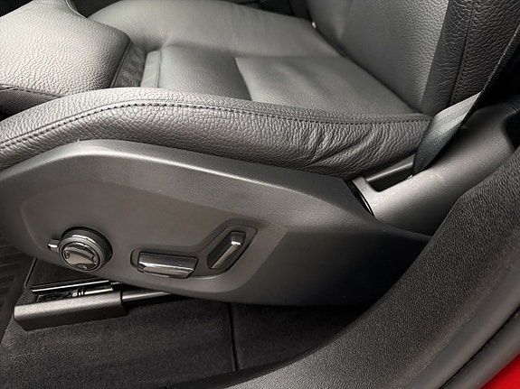 Volvo XC60 15 of 30
