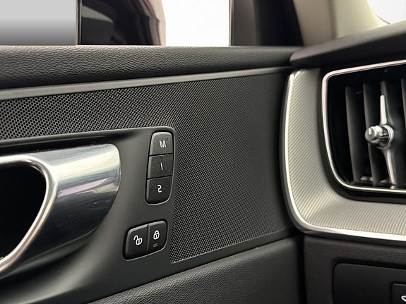 Volvo XC60 14 of 30