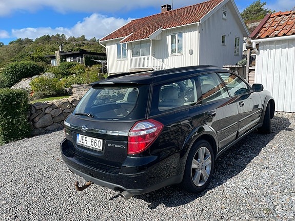 Subaru Outback 2 of 5