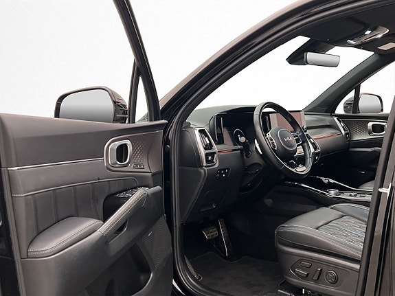 Kia Sorento 12 of 30