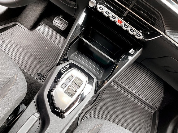 Peugeot 208 10 of 15