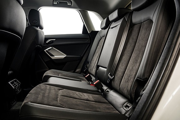 Audi Q3 14 of 30