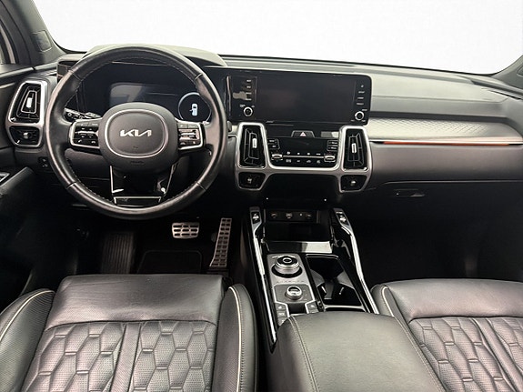 Kia Sorento 15 of 30