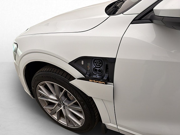 Audi e-tron 11 of 30