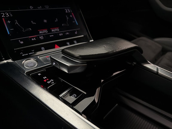 Audi e-tron 29 of 30
