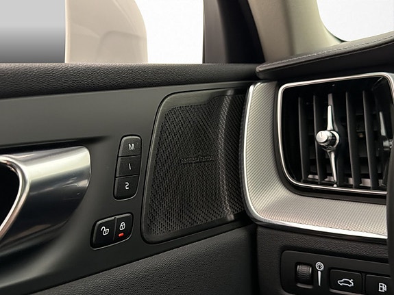 Volvo XC60 19 of 30