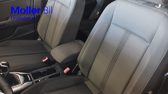 Volkswagen T-Roc 11 of 24