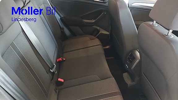 Volkswagen T-Roc 14 of 24