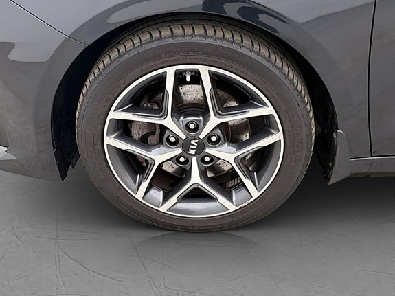 Kia Ceed 25 of 28