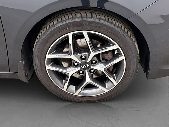 Kia Ceed 28 of 28