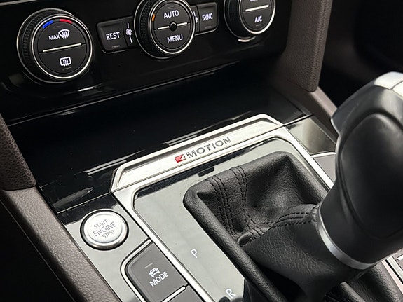Volkswagen Passat 21 of 25