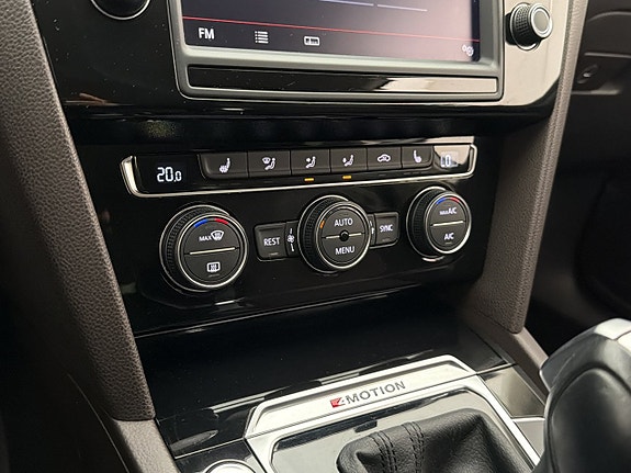 Volkswagen Passat 22 of 25