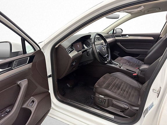 Volkswagen Passat 8 of 25