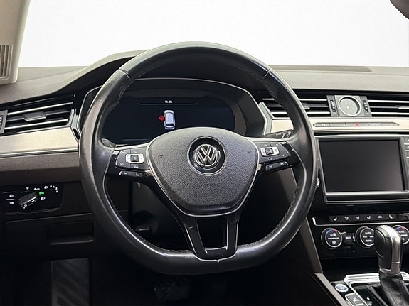 Volkswagen Passat 10 of 25