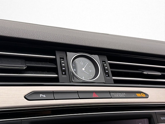 Volkswagen Passat 23 of 25