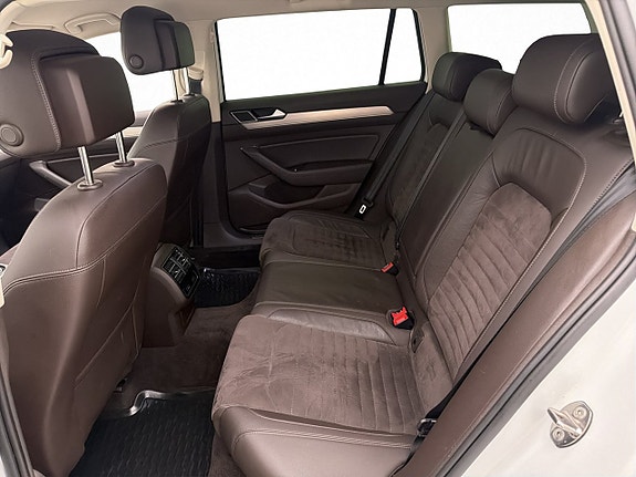 Volkswagen Passat 12 of 25