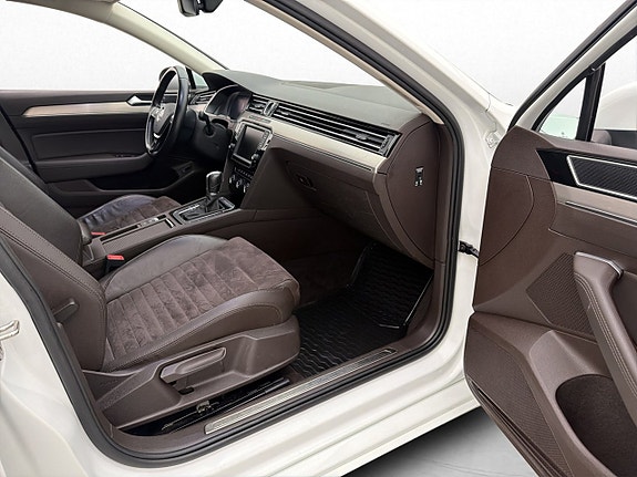 Volkswagen Passat 11 of 25