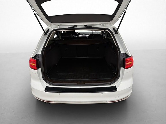 Volkswagen Passat 24 of 25