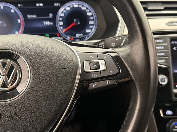 Volkswagen Passat 15 of 25