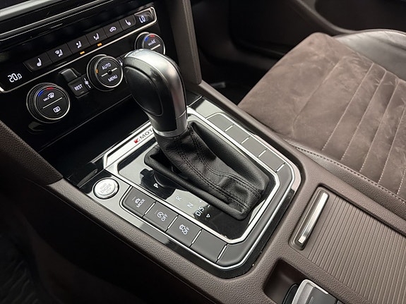 Volkswagen Passat 20 of 25