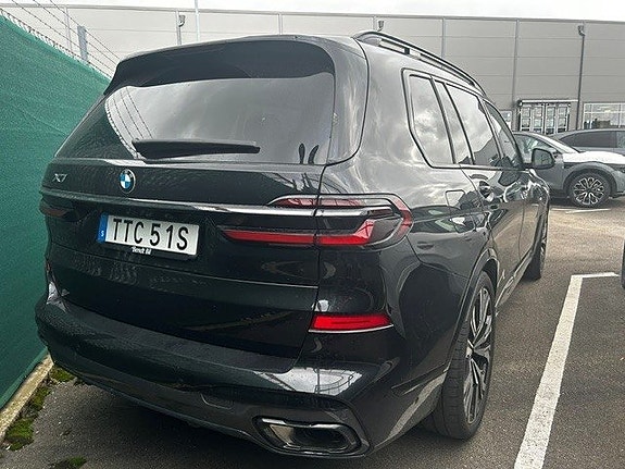 BMW X7 3 of 5