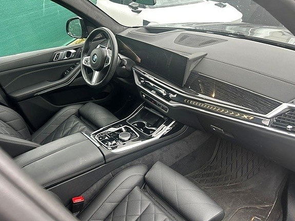 BMW X7 4 of 5