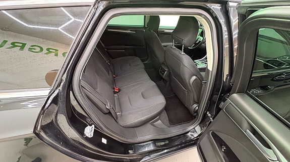 Ford Mondeo 19 of 22