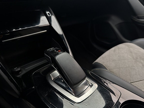 Peugeot e-208 21 of 30