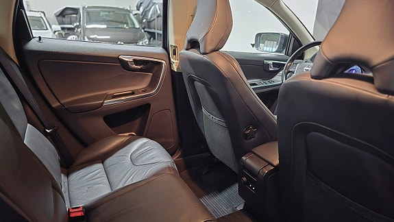 Volvo XC60 13 of 27