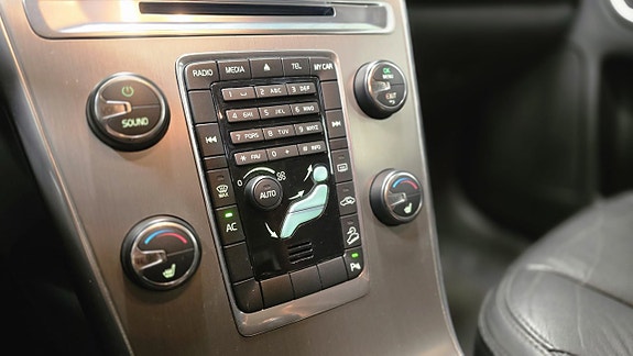 Volvo XC60 16 of 27