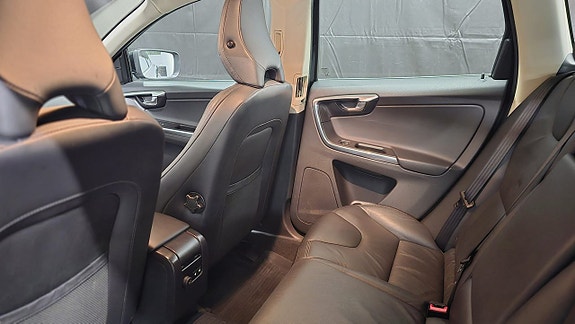 Volvo XC60 12 of 27