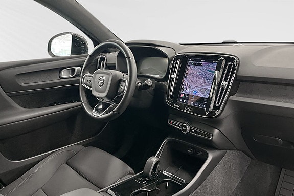Volvo XC40 6 of 17