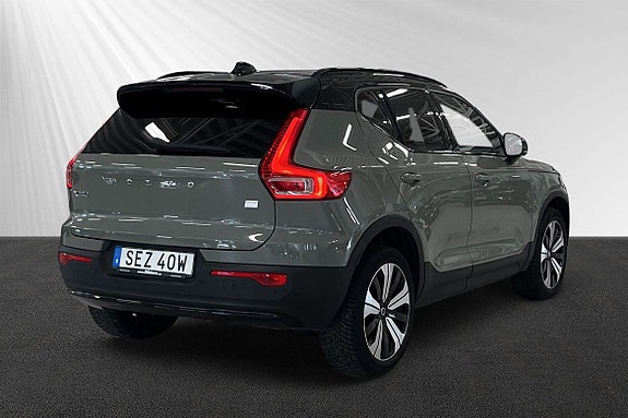 Volvo XC40 3 of 17