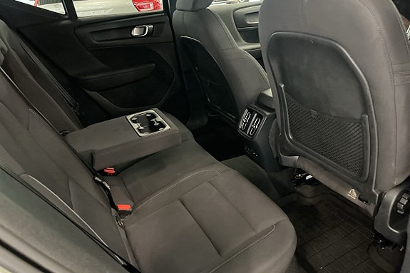 Volvo XC40 7 of 17