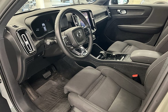 Volvo XC40 9 of 17