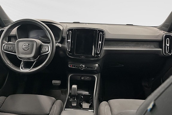 Volvo XC40 5 of 17