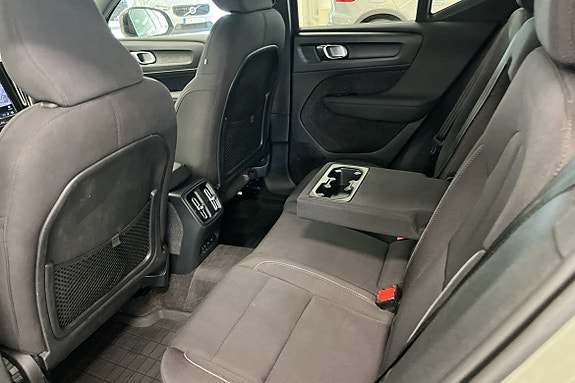 Volvo XC40 10 of 17