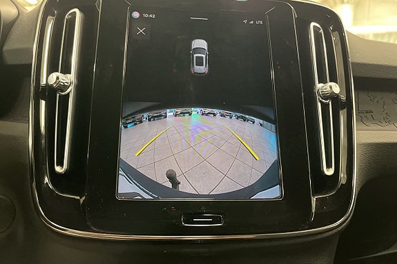 Volvo XC40 15 of 17