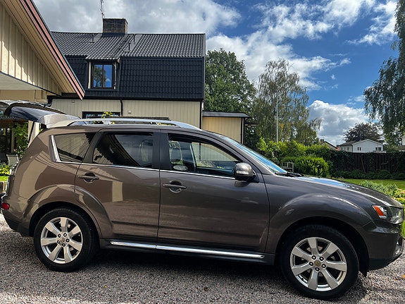 Mitsubishi Outlander 3 of 8